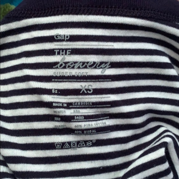 GAP long sleeve V neck top - Picture 3 of 3